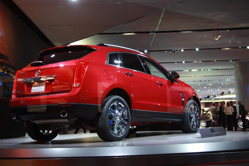 Illustration for article titled 2010 Cadillac SRX: When Luxury Crossover Meets Midsize SUV